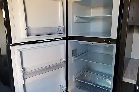Photo 14 - 2021 Grand Design Travel Trailer rental photo 16