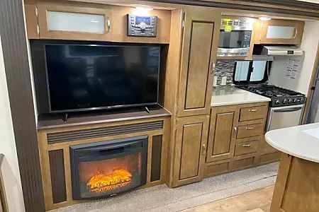 Photo 10 - 2018 Forest River Travel Trailer rental photo 12