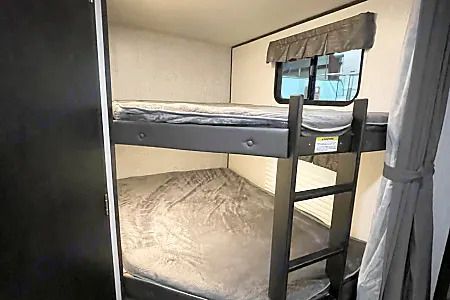 Photo 15 - 2019 Heartland Travel Trailer rental photo 17