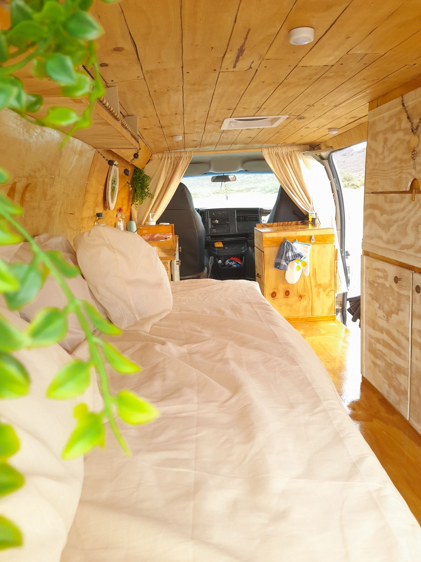 Photo 2 - 2004 GMC Class B Motorhome rental photo 4