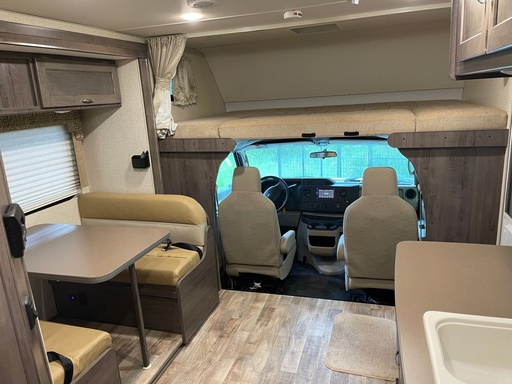 2016 Winnebago Minnie Winnie Class C Motorhome for rent in Battle Ground, WA