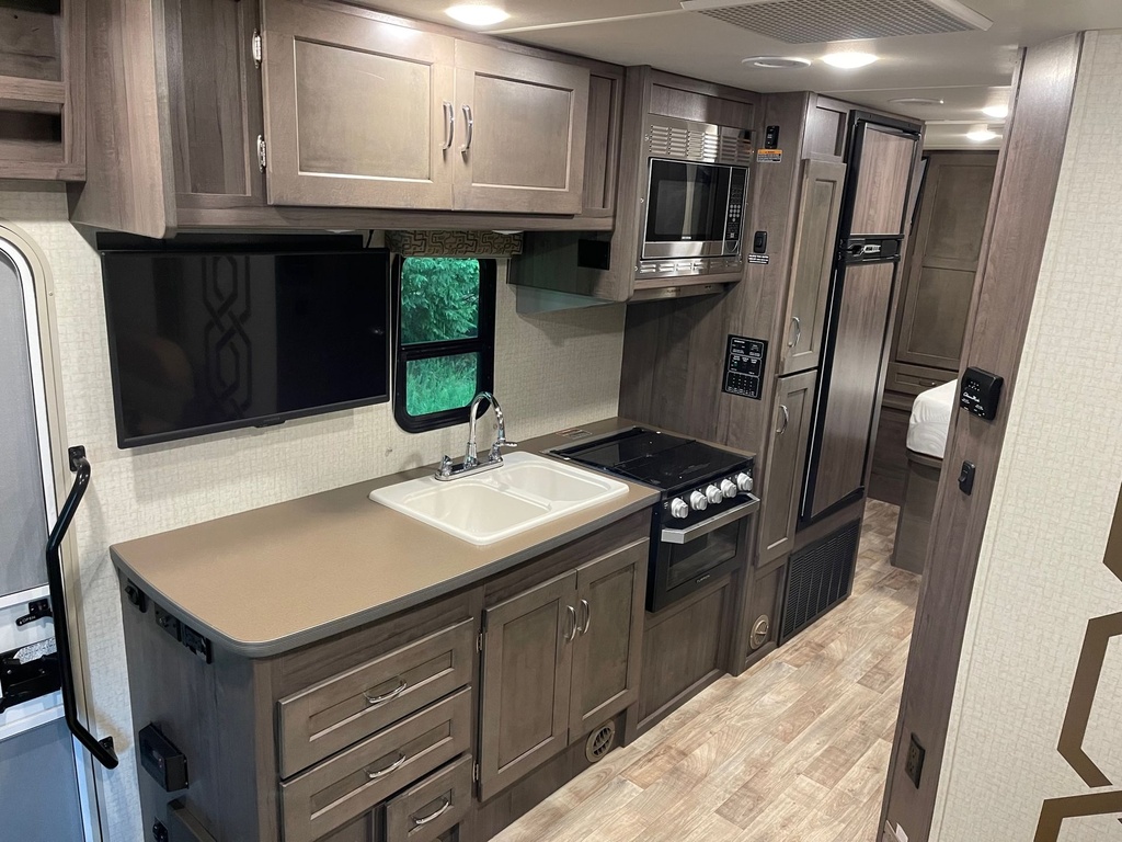 Photo 4 - 2016 Winnebago Class C Motorhome rental photo 6