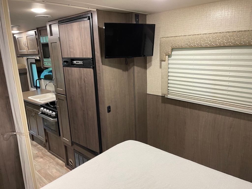 Photo 9 - 2016 Winnebago Class C Motorhome rental photo 10