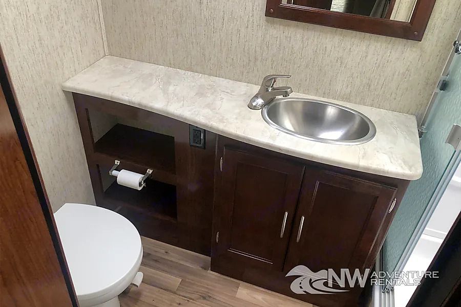 Photo 6 - 2019 Coachmen Class A Motorhome rental photo 8