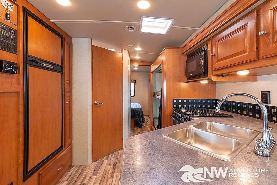Photo 9 - 2018 Winnebago Class A Motorhome rental photo 11