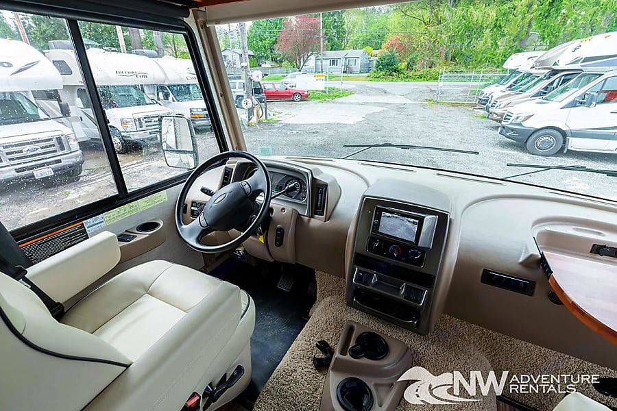Photo 10 - 2018 Winnebago Class A Motorhome rental photo 12