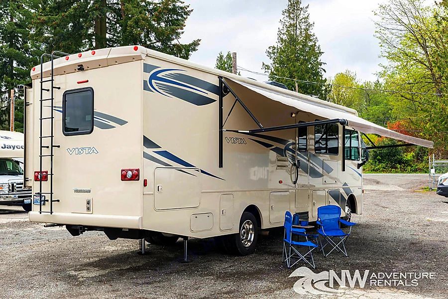 Photo 16 - 2018 Winnebago Class A Motorhome rental photo 18