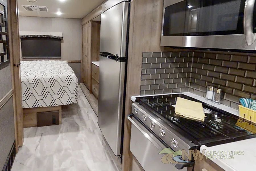 Photo 5 - 2021 Fleetwood Class A Motorhome rental photo 7