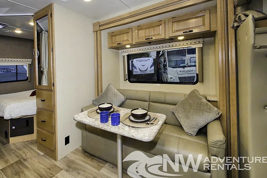 Photo 8 - 2018 Thor Class C Motorhome rental photo 10