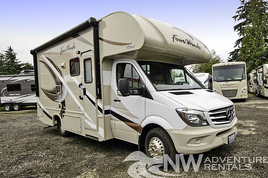 Photo 11 - 2018 Thor Class C Motorhome rental photo 13