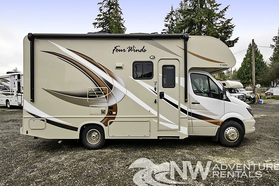 Photo 14 - 2018 Thor Class C Motorhome rental photo 16