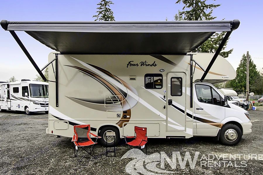 Photo 16 - 2018 Thor Class C Motorhome rental photo 18