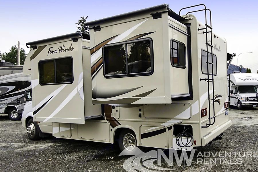 Photo 17 - 2018 Thor Class C Motorhome rental photo 19