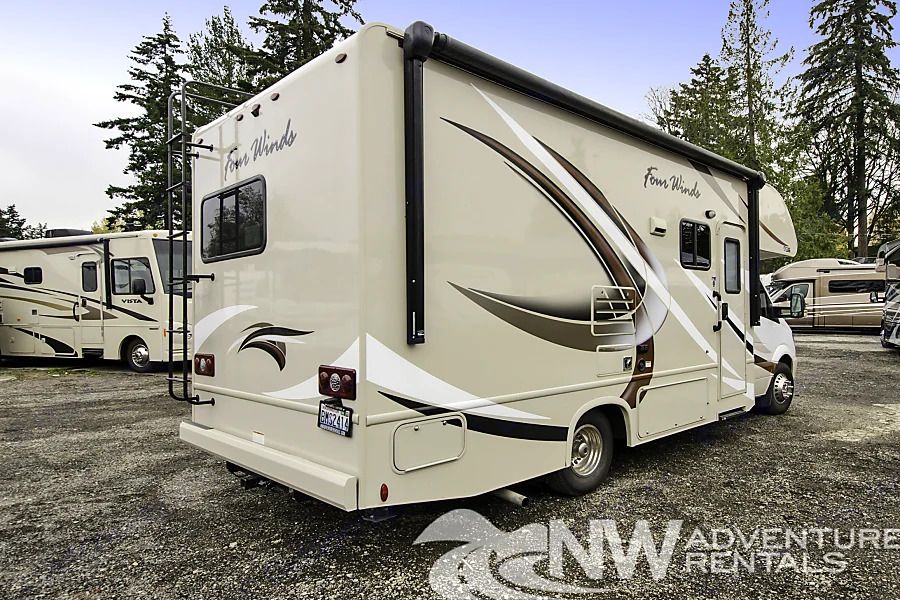 Photo 18 - 2018 Thor Class C Motorhome rental photo 20