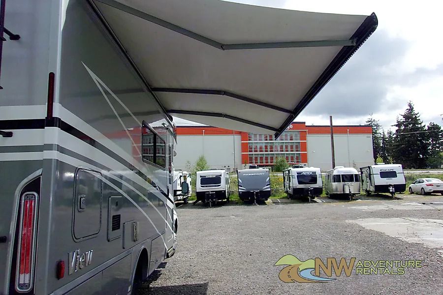 Photo 10 - 2021 Winnebago Class C Motorhome rental photo 12