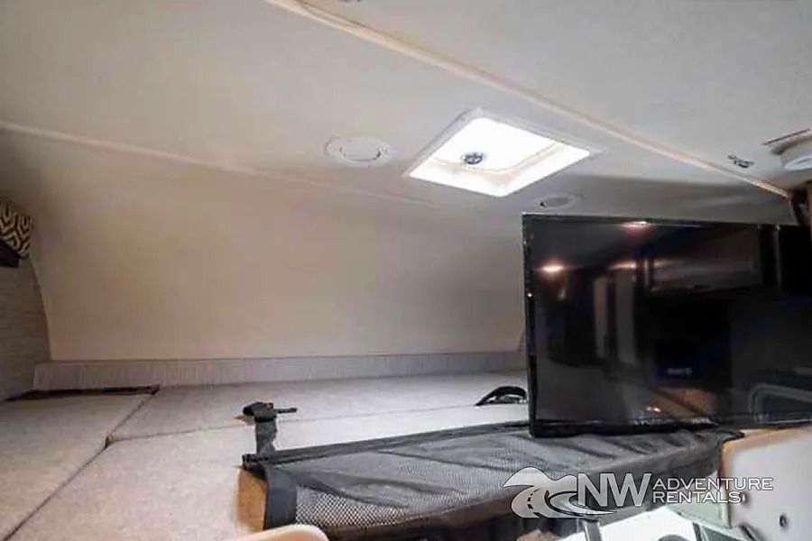 Photo 2 - 2021 Thor Class C Motorhome rental photo 4