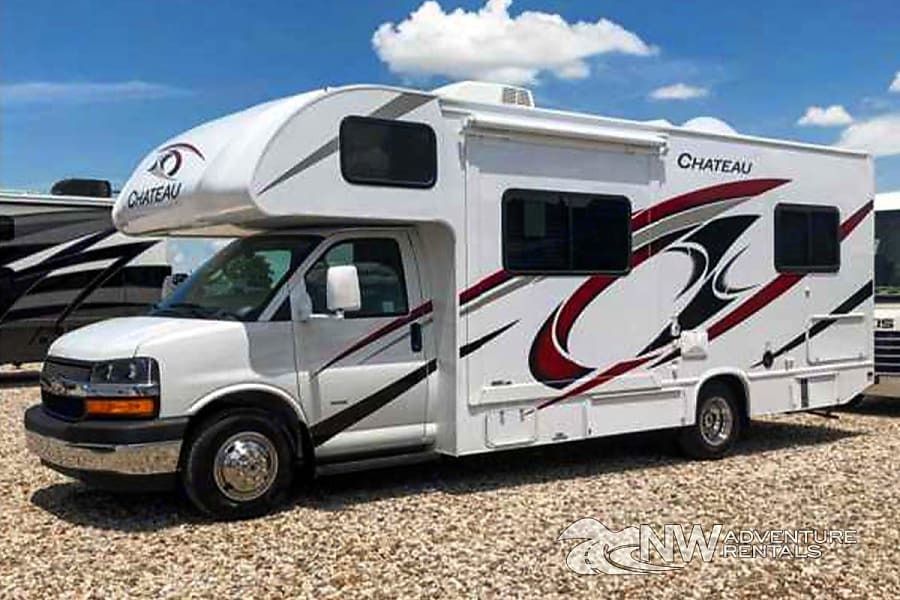 Photo 6 - 2021 Thor Class C Motorhome rental photo 8