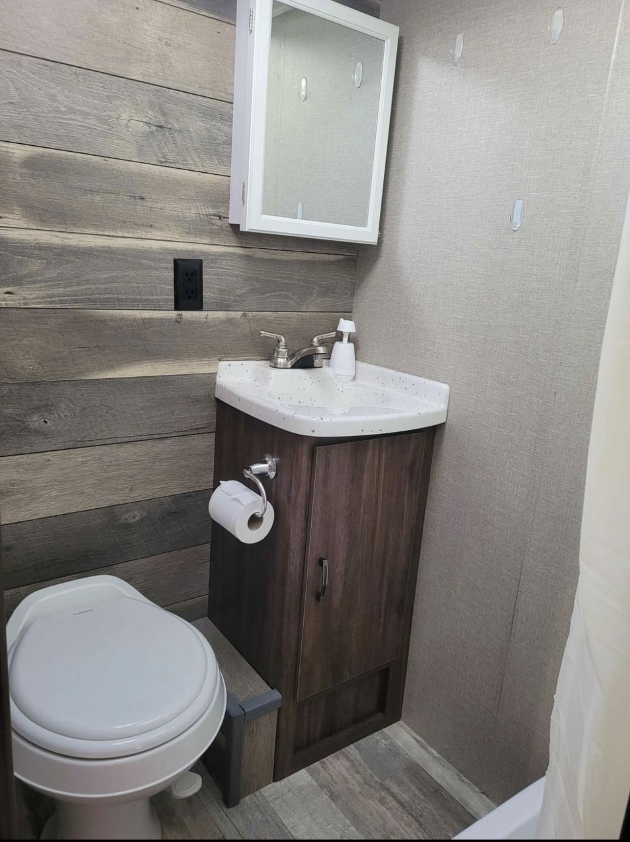 Photo 2 - 2019 Travel Lite Travel Trailer rental photo 4