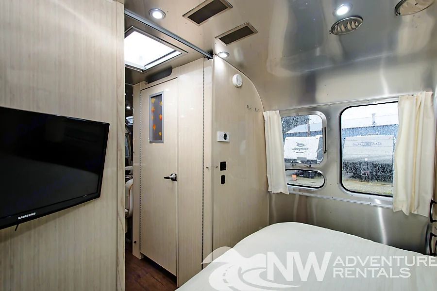 Photo 4 - 2016 Airstream Travel Trailer rental photo 6