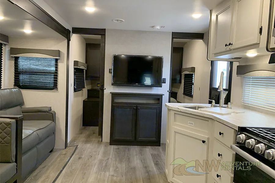 Photo 9 - 2021 Highland Ridge Travel Trailer rental photo 11