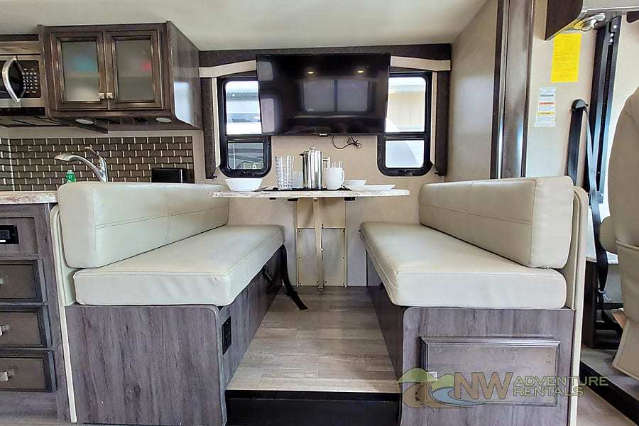 Photo 1 - 2020 Fleetwood Class A Motorhome rental photo 3
