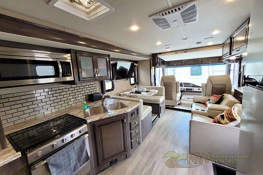 Photo 8 - 2020 Fleetwood Class A Motorhome rental photo 10