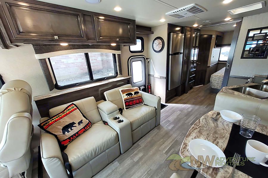 Photo 9 - 2020 Fleetwood Class A Motorhome rental photo 11