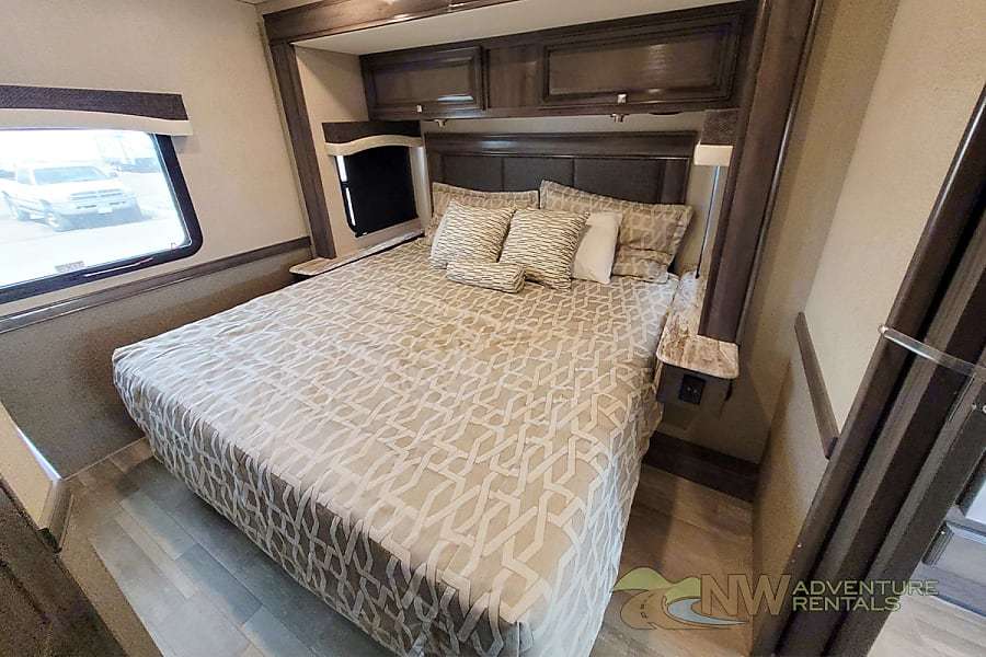 Photo 14 - 2020 Fleetwood Class A Motorhome rental photo 16