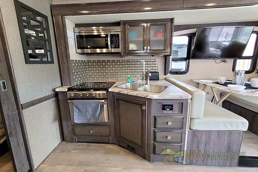 Photo 17 - 2020 Fleetwood Class A Motorhome rental photo 19