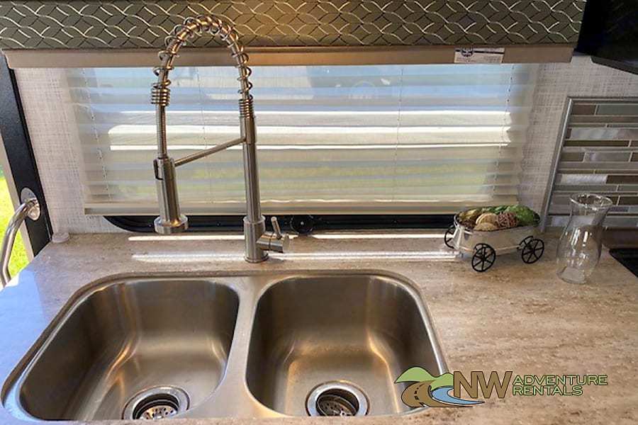 Photo 5 - 2019 Forest River Class A Motorhome rental photo 7