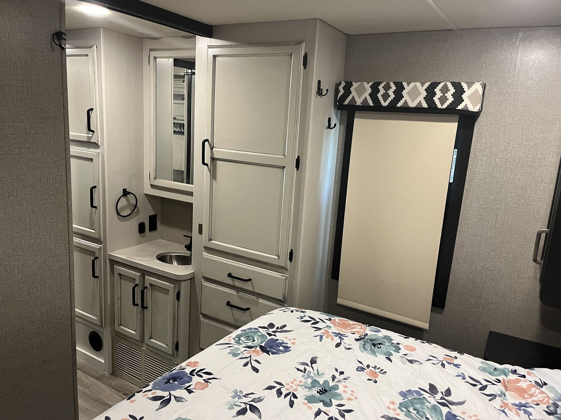 Photo 10 - 2021 Jayco Class C Motorhome rental photo 11