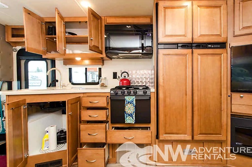 2017 Itasca Sunstar Class A Motorhome for rent in Spokane Valley, WA
