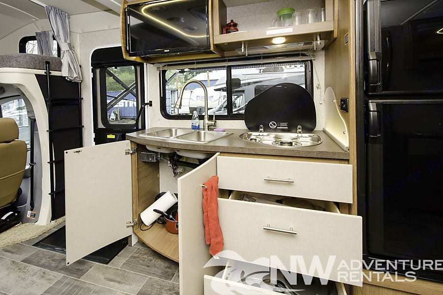 Photo 6 - 2018 Itasca Class C Motorhome rental photo 8