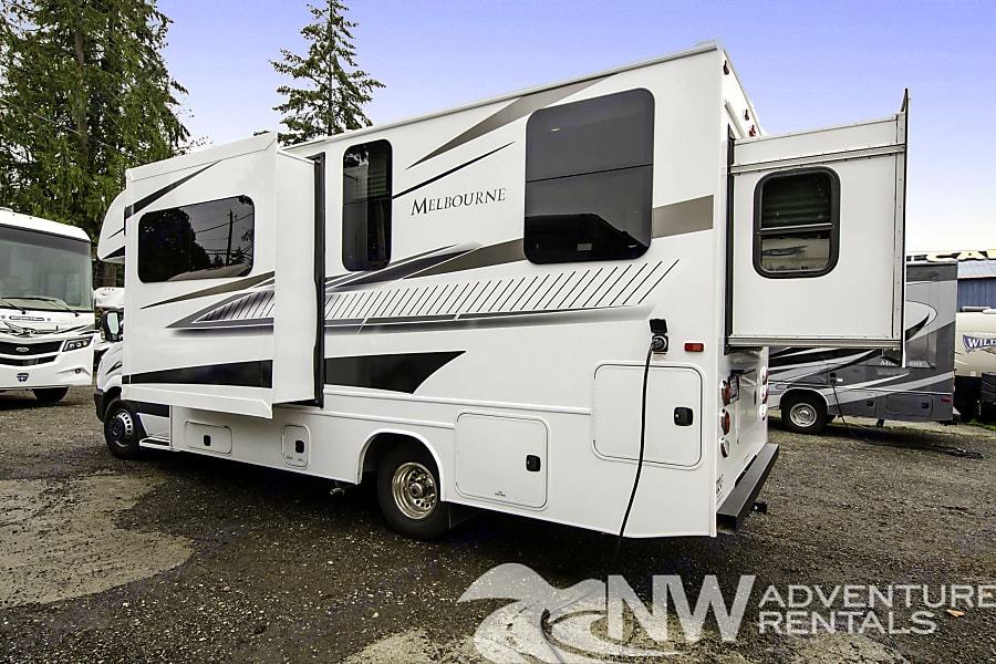 Photo 13 - 2018 Jayco Class C Motorhome rental photo 15