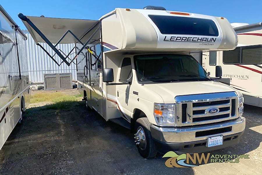 Photo 10 - 2022 Coachmen Class C Motorhome rental photo 12