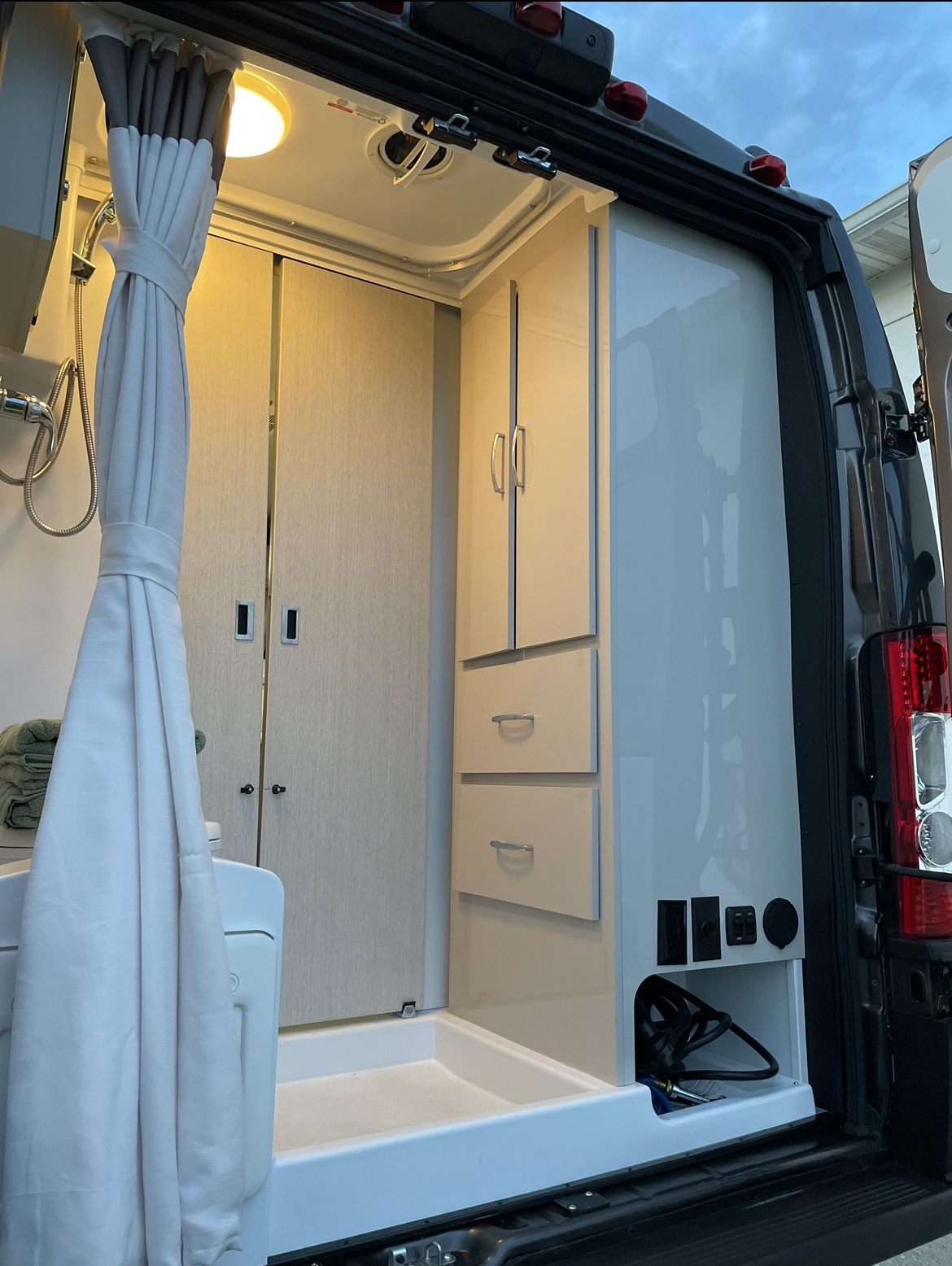 Photo 8 - 2022 Thor Motor Coach Class B Motorhome rental photo 10