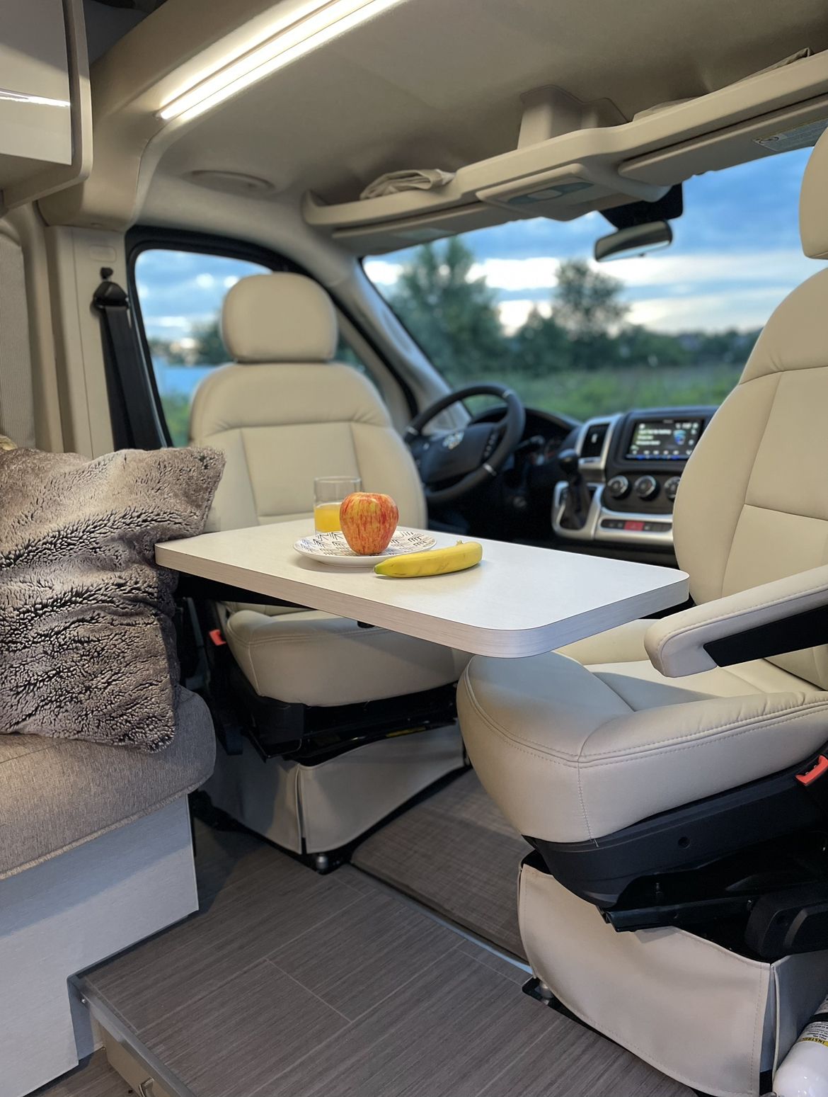 Photo 11 - 2022 Thor Motor Coach Class B Motorhome rental photo 13