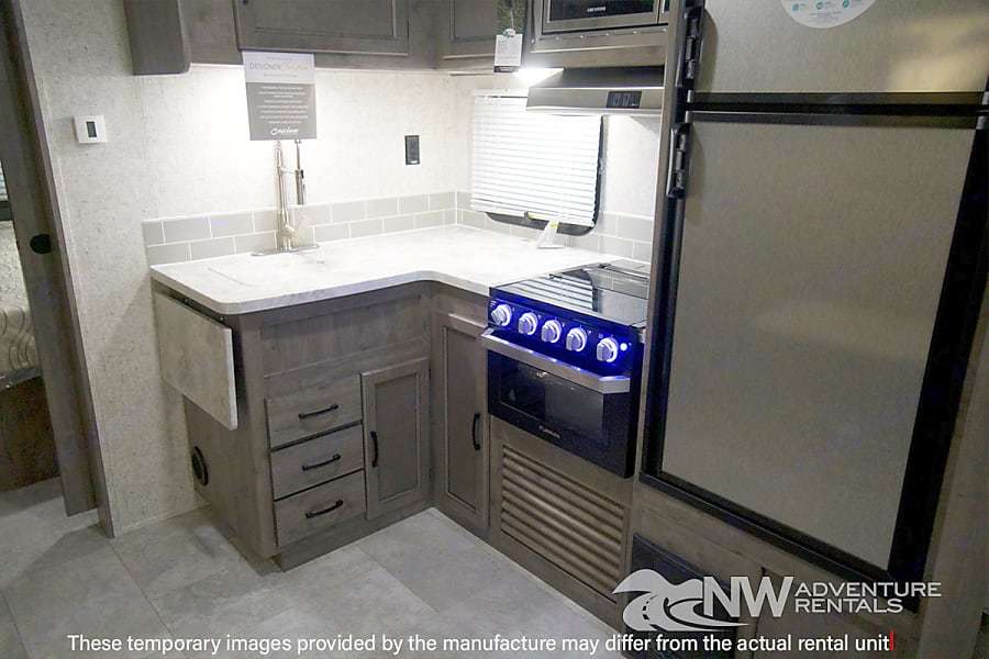 Photo 16 - 2021 Coachmen Travel Trailer rental photo 18