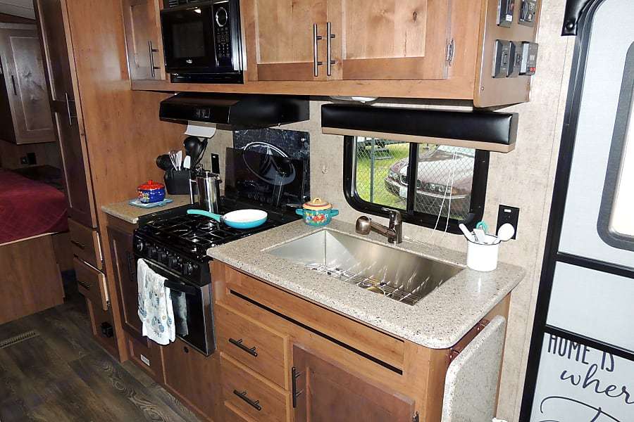 Photo 17 - 2020 Outdoors Rv Manufacturing Travel Trailer rental photo 19