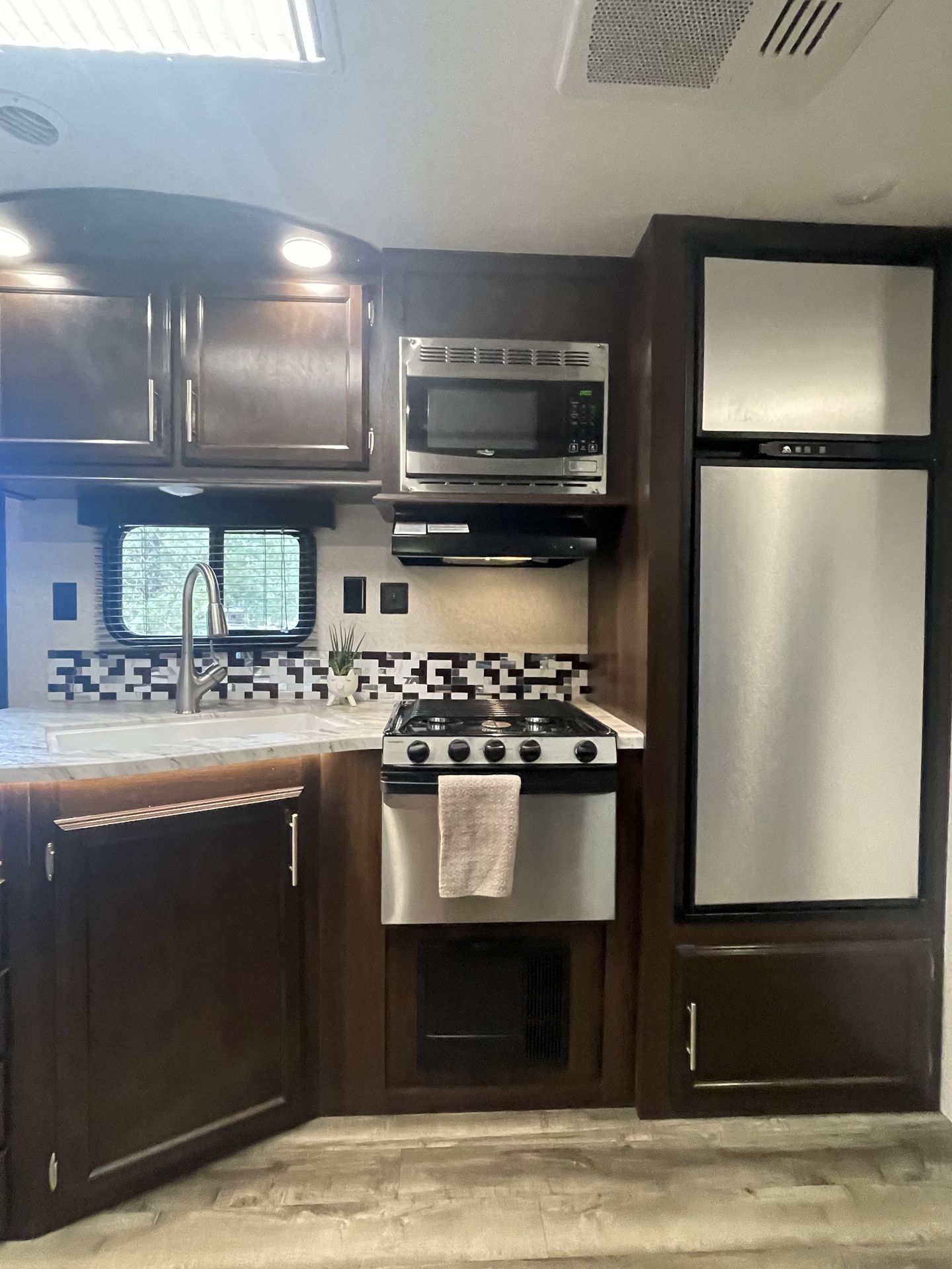 Photo 13 - 2019 Jayco Travel Trailer rental photo 15