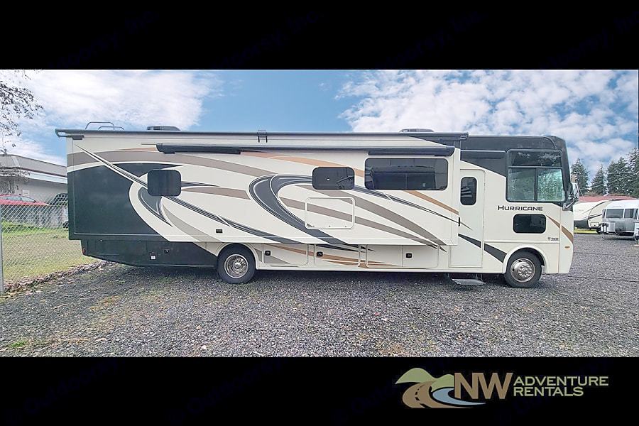 Photo 0 - 2020 Thor Class A Motorhome rental photo 2