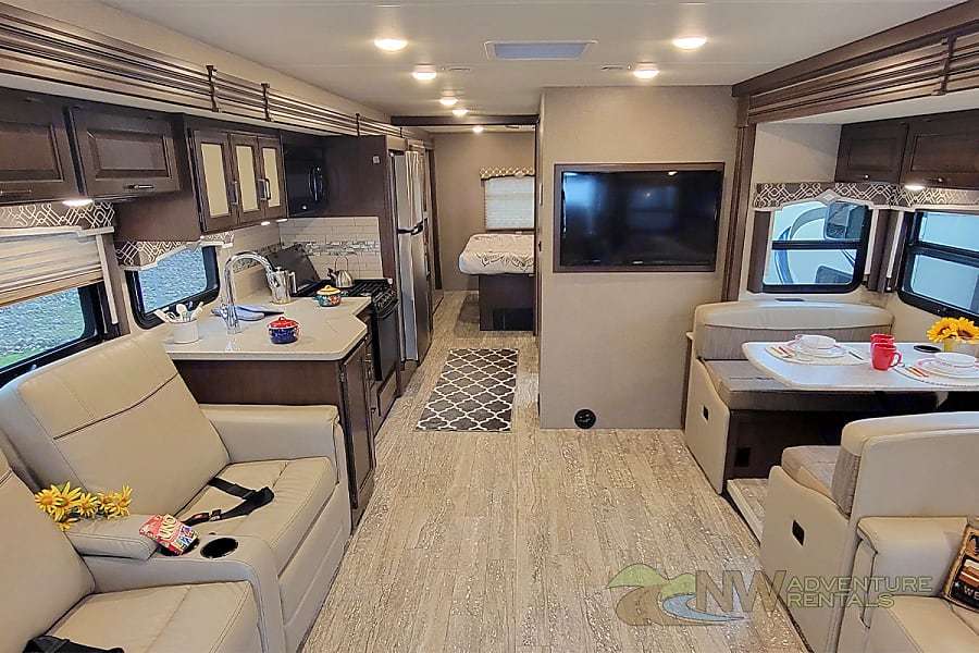 Photo 11 - 2020 Thor Class A Motorhome rental photo 13