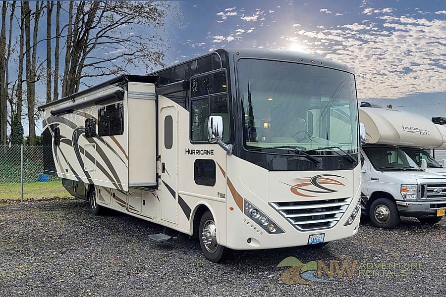 Photo 13 - 2020 Thor Class A Motorhome rental photo 15