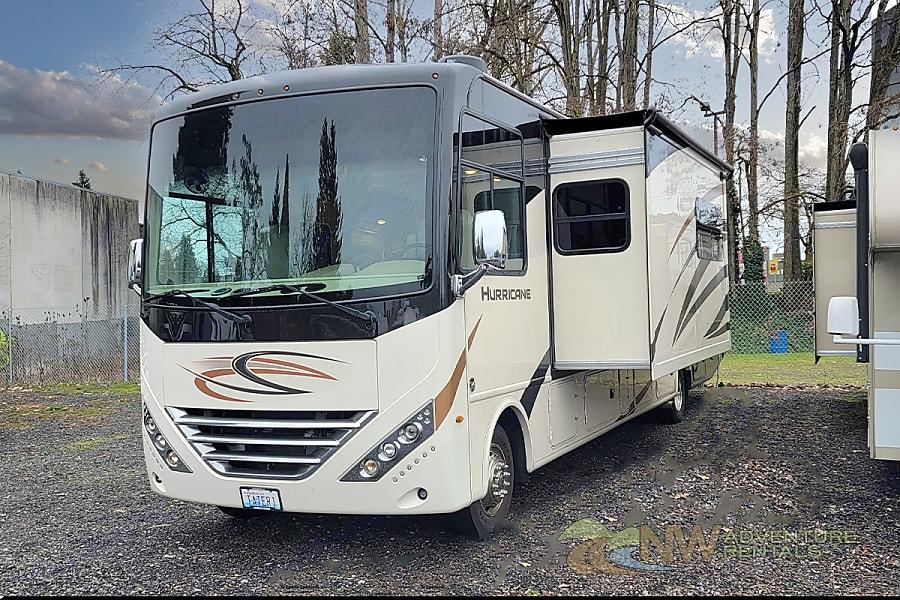Photo 14 - 2020 Thor Class A Motorhome rental photo 16