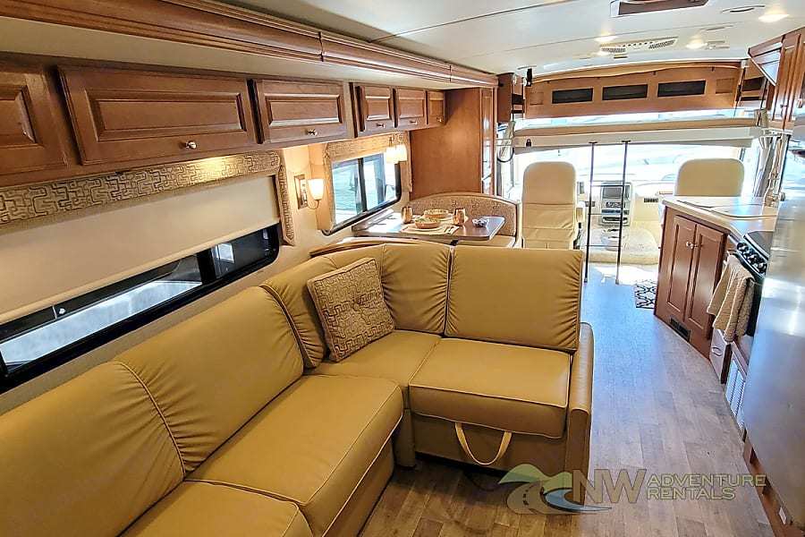 Photo 3 - 2018 Winnebago Class A Motorhome rental photo 5