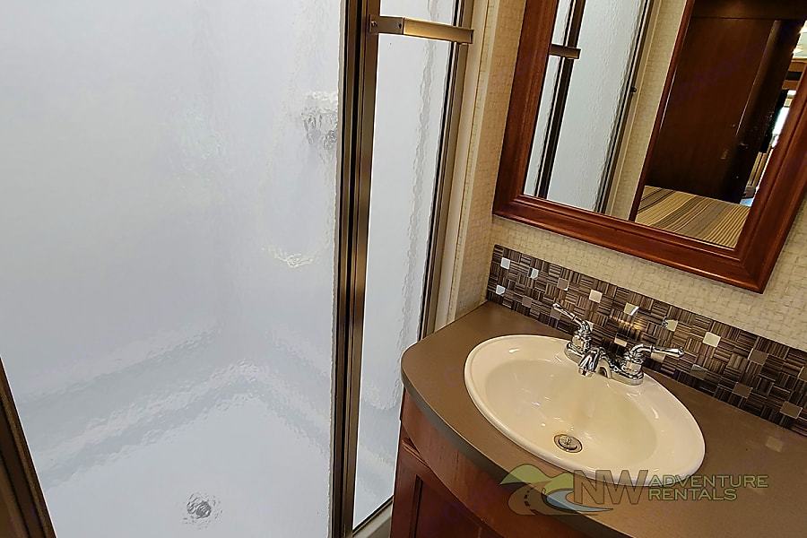 Photo 7 - 2018 Winnebago Class A Motorhome rental photo 9
