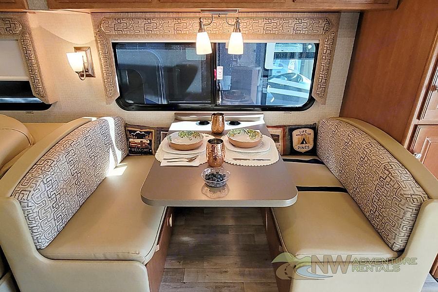 Photo 9 - 2018 Winnebago Class A Motorhome rental photo 11