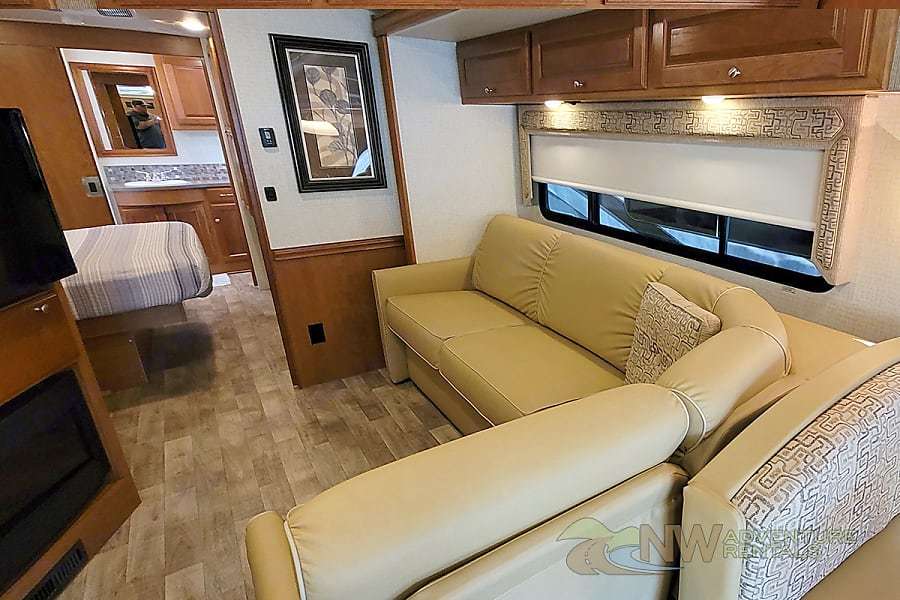 Photo 10 - 2018 Winnebago Class A Motorhome rental photo 12