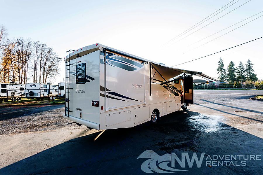 Photo 1 - 2018 Winnebago Class A Motorhome rental photo 21