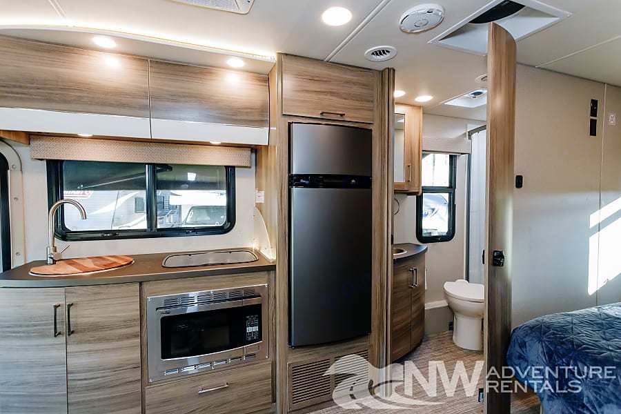 Photo 6 - 2018 Jayco Class C Motorhome rental photo 8